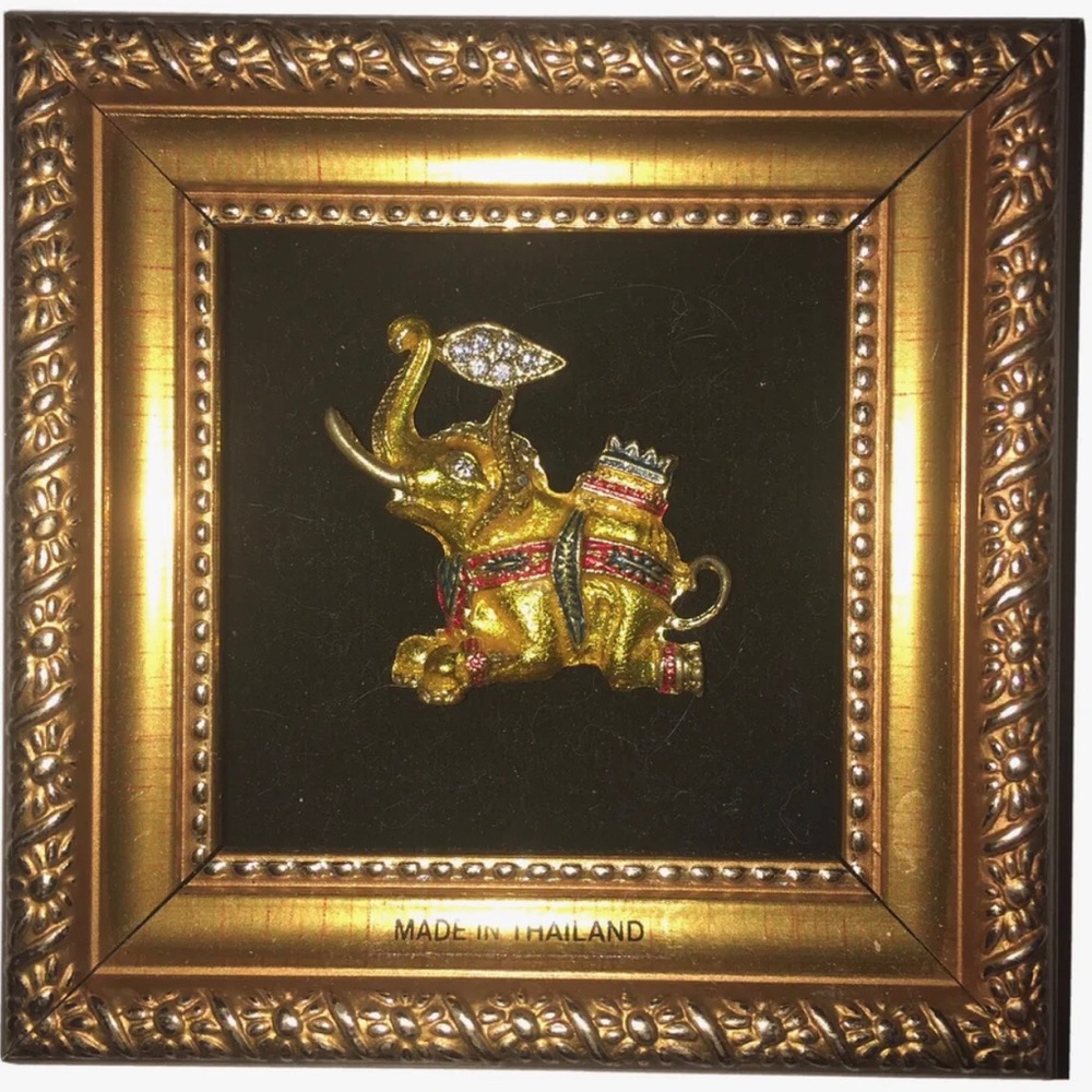 Wooden Picture frame With a little elephant from Thailand 4 By 4 Inches